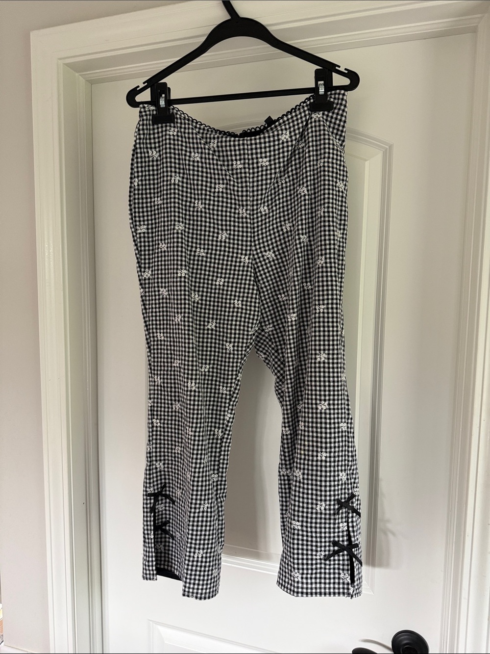 Lulu's Black & White Gingham Embroidered Cropped Pants
